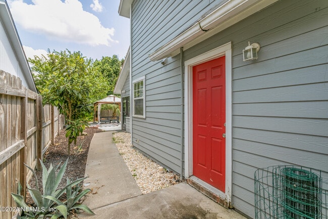 Building Photo - 8621 Goodbys Trace Dr