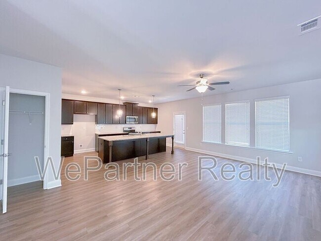 Building Photo - 2586 Mls Cmn Dr