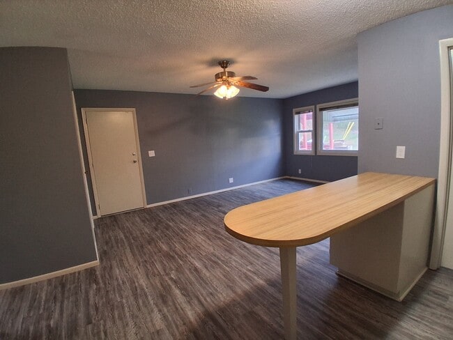 Building Photo - 924 Sunset Rdg