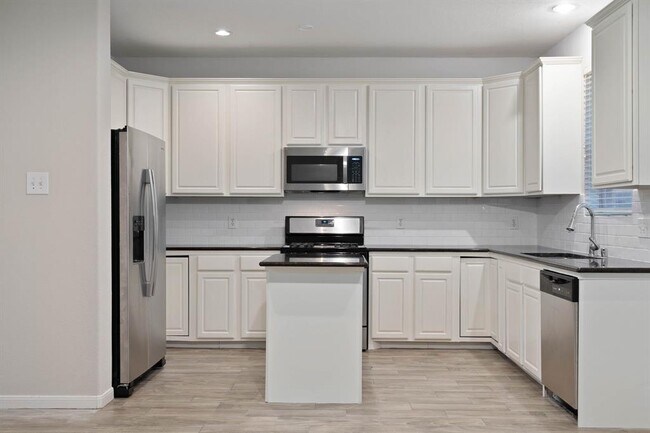 Building Photo - 18 N Queenscliff Cir