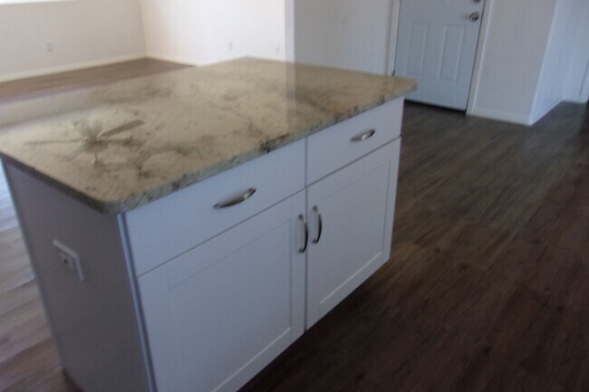 Building Photo - Great home in with great mountain views.