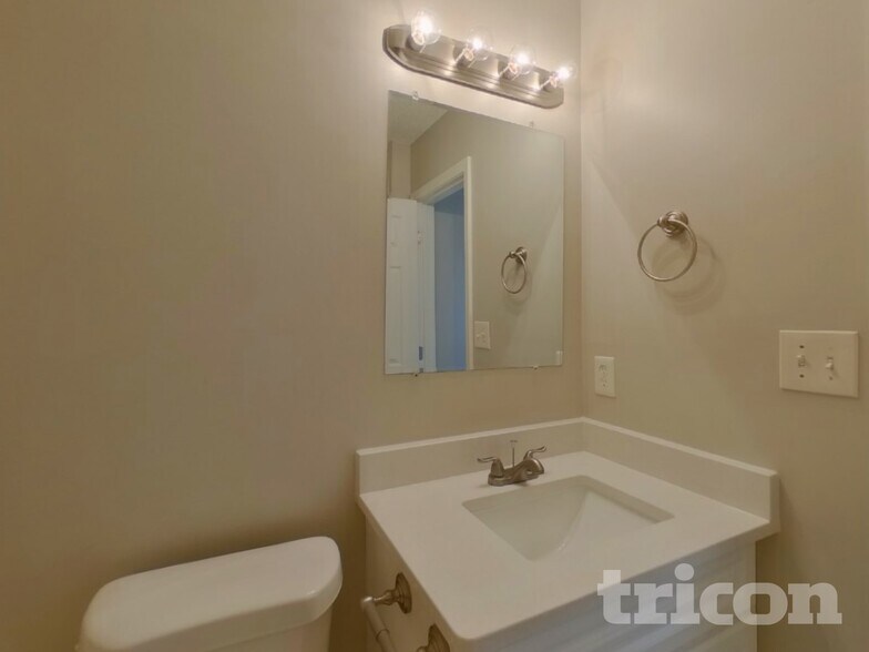 Building Photo - 9612 Aventide Ln