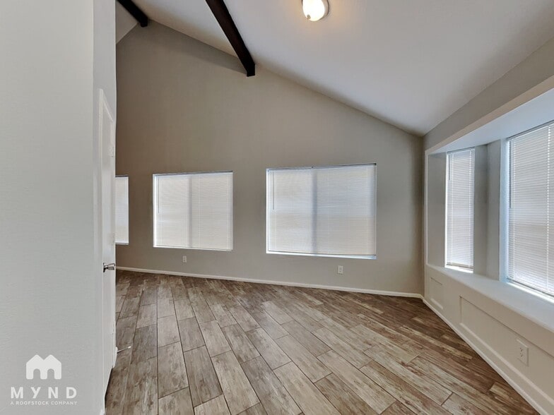 Building Photo - 2265 W Ross Ave