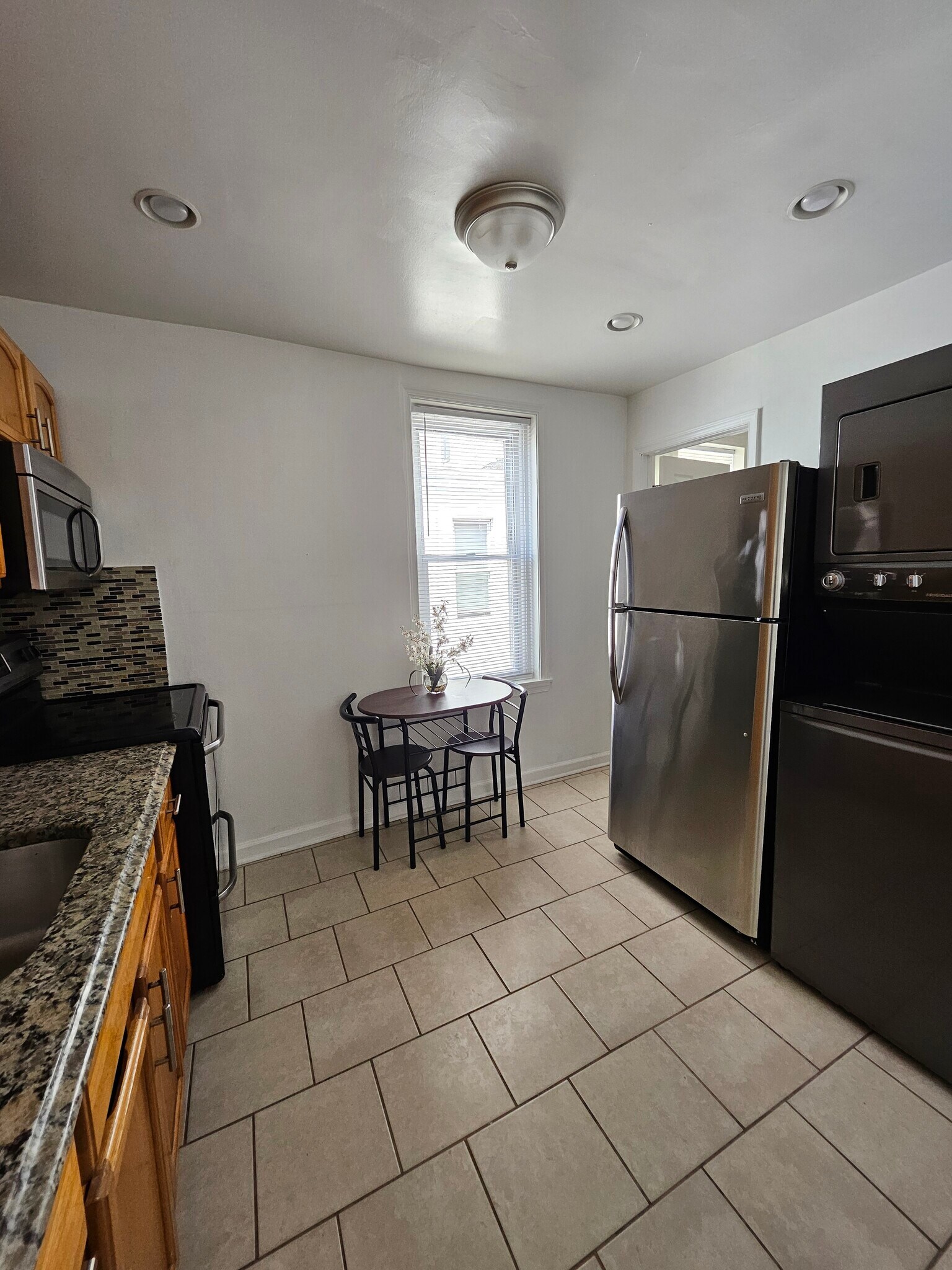 Building Photo - 926 Belmont Ave