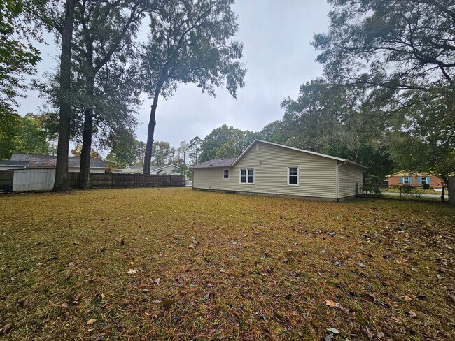 Building Photo - 308 Kenwood Dr