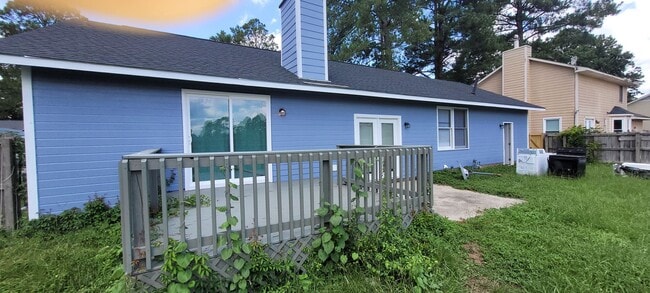 Building Photo - Clean 3 bedrooms, 2 baths, single garage w/remote control, and fenced yard!!