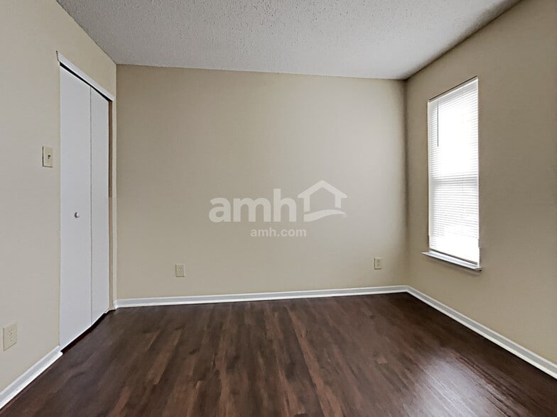 Building Photo - 8450 Ash Grove Dr