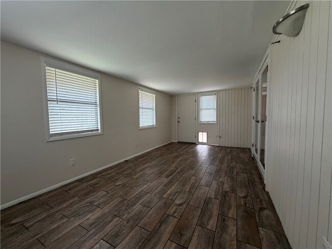 Building Photo - 9108 Bluff Dr