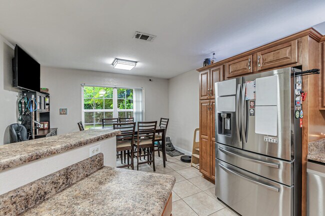 Building Photo - 121 Hillwood Dr