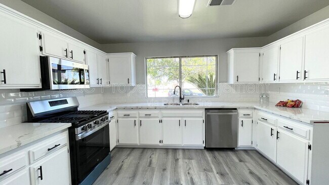 Building Photo - 4304 Range Dr