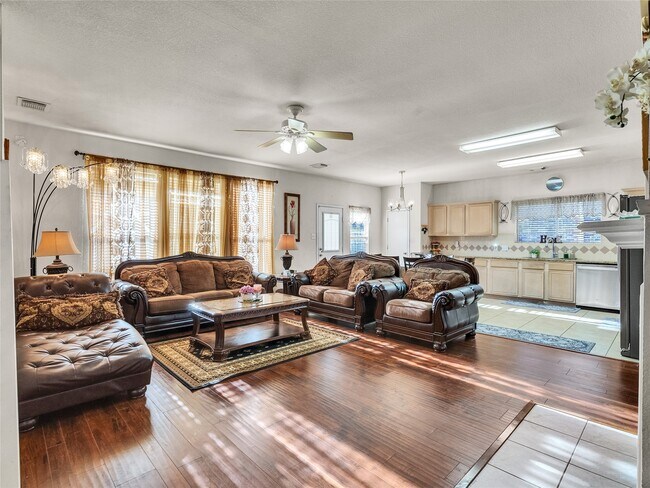 Building Photo - 5514 Gatesprings Ln