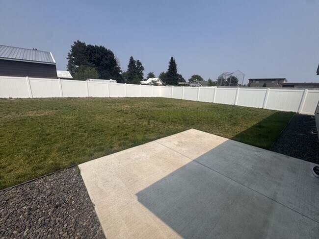 Building Photo - Luxury 4 Bed, 2 Bath Rancher in Spokane Valley!