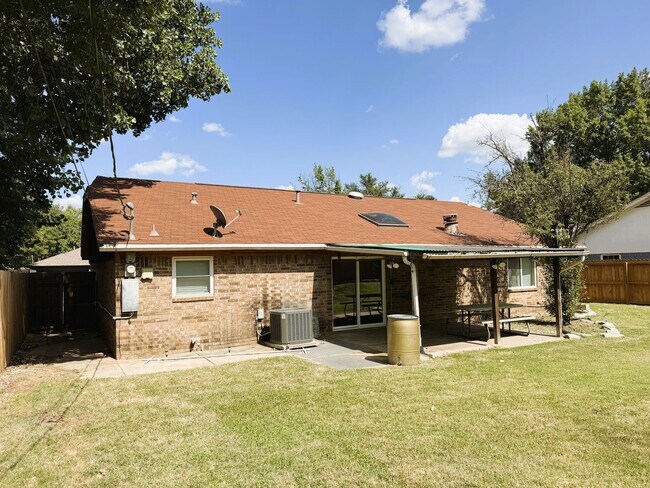 Building Photo - Awesome Freshly Renovated Arlington Home