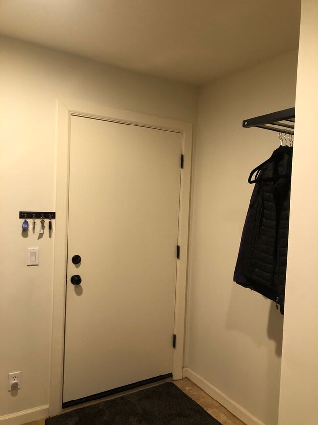 Building Photo - Welcome to this charming 2-bedroom, 2-bathroom house located in Leisure World a 45+ Active Adult ...