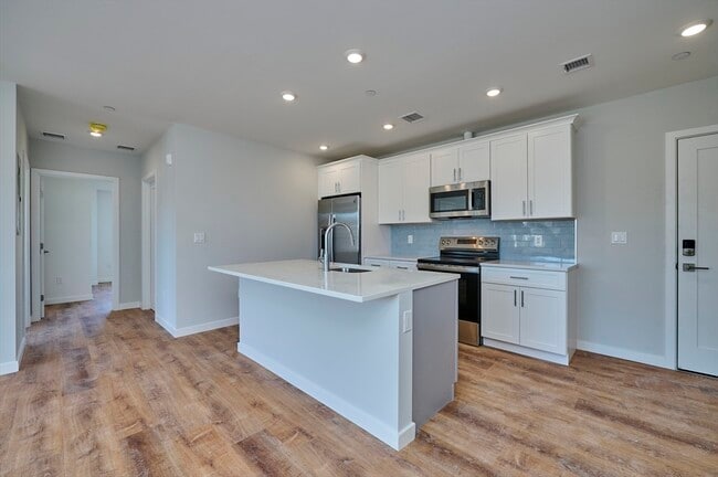 Building Photo - 510 Willard St
