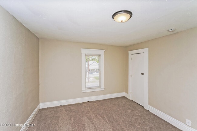 Building Photo - 3630 River Park Dr