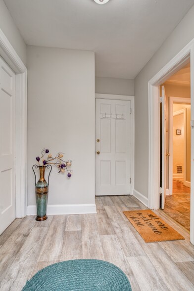 Building Photo - 1000 Grandview Dr