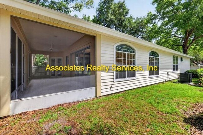 Building Photo - Move in Ready- Haile Plantation Chickasaw Way!