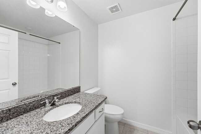 Building Photo - 3 Bedroom Resort Style Living in Gated Community