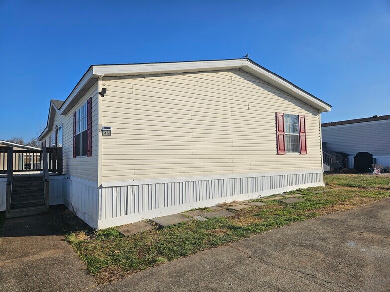 Building Photo - 45 Lynnwood Cir