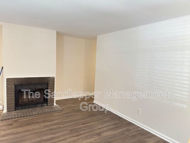 Building Photo - 186 Dorchester Manor Blvd