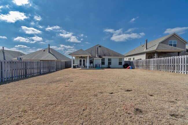 Building Photo - Available 6/01/26 in Woodland Creek