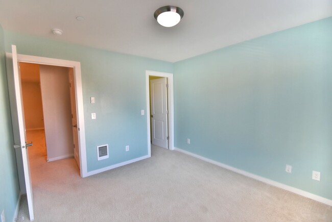 Building Photo - 3Bd/3Ba Lynnwood Townhouse