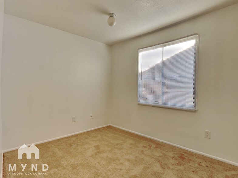 Building Photo - 6033 W Vernon Ave