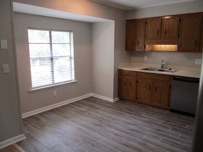 Building Photo - Updated 4 Br brick home in Martinez