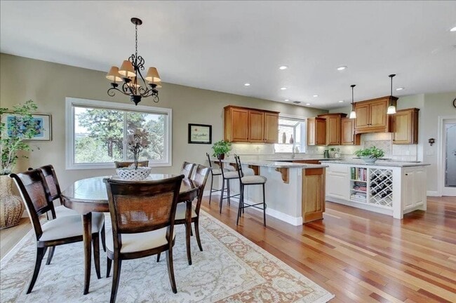 Building Photo - Lake View, 5 bedroom, 3 bath home in gated...