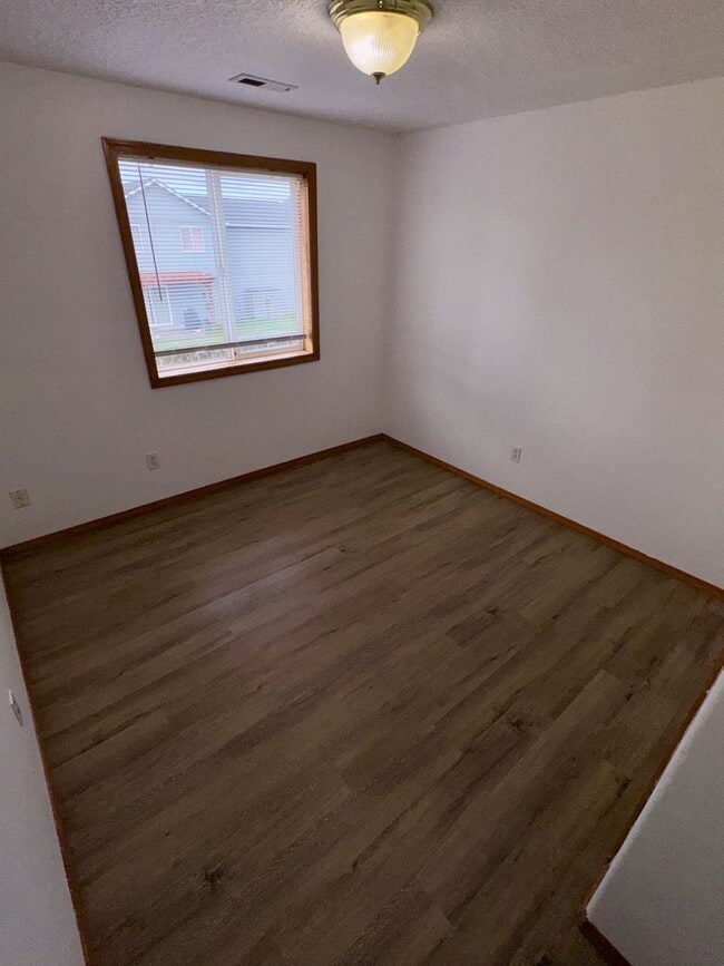 Building Photo - Spacious 4BR Home with Fenced Yard, 2-Car Garage & Convenient Location