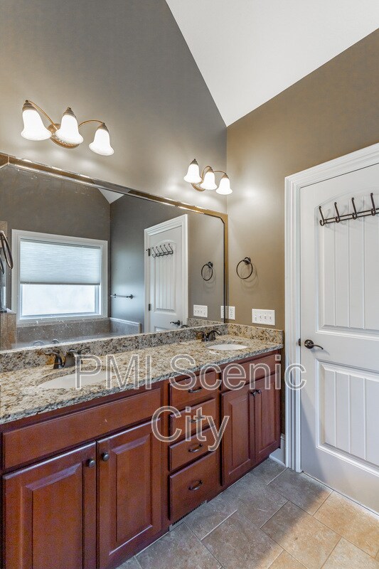 Building Photo - 8802 Mckenzie Farm Dr