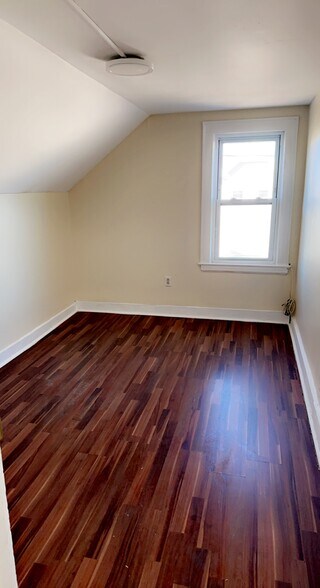 Building Photo - 155 Lewis Ave