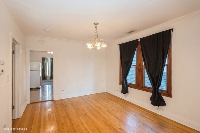 Building Photo - 5639 N Karlov Ave