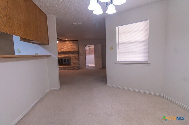 Building Photo - 2018 Newton Dr