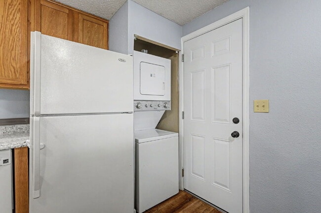 Building Photo - 695 Calle Entrada