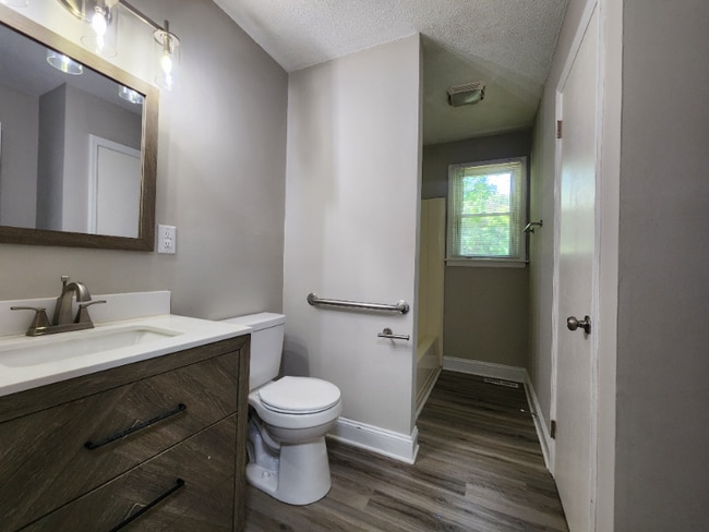 Building Photo - 445 Summerland Dr