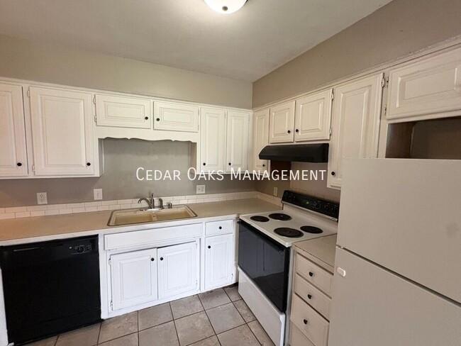 Building Photo - 2755 Alton Ave