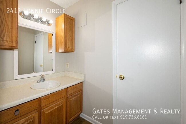 Building Photo - 2413 Lonnie Cir S