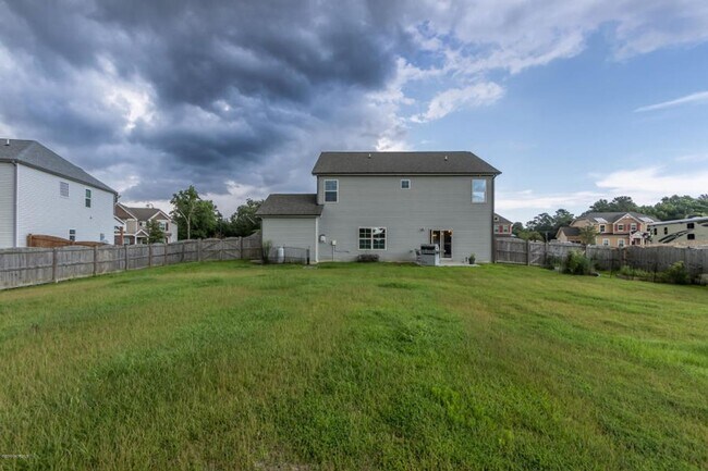 Building Photo - Beautiful home in great neighborhood!