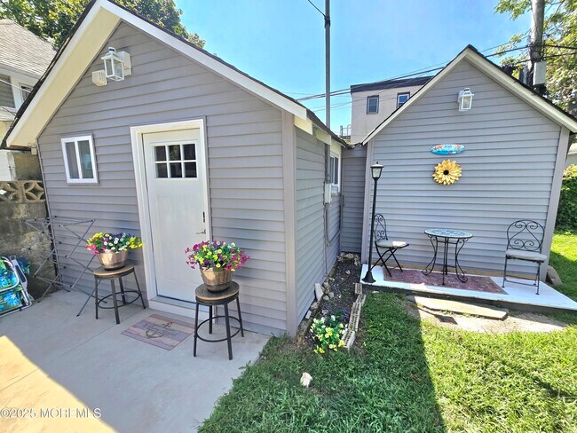 Primary Photo - 406 4th Ave