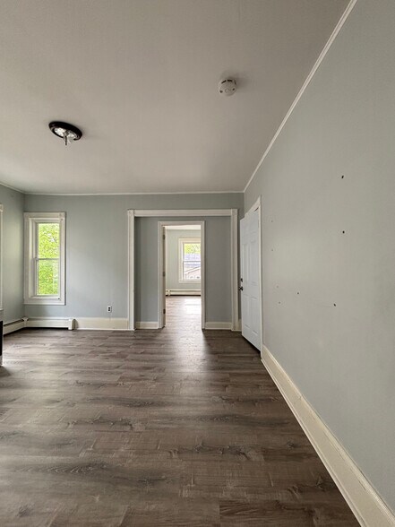 Building Photo - 33 1/2 Barclay St