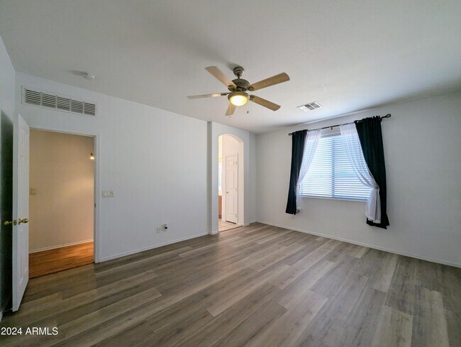 Building Photo - 1530 E Branham Ln