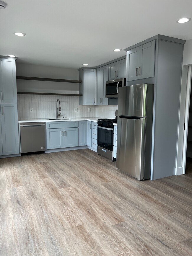 Building Photo - 4946 Park Dr