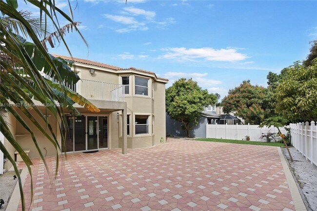 Building Photo - 2658 Sawyer Terrace