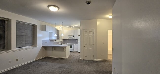 Building Photo - 5106 Green Lake Way N