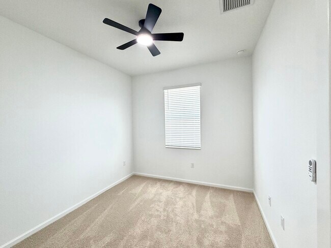 Building Photo - 4093 S Longwood Lk Sq