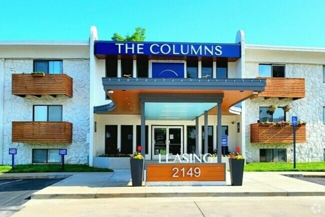 Building Photo - The Columns Apartments