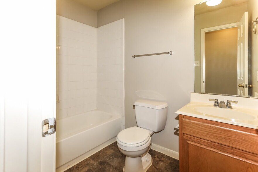 Building Photo - 25418 Barmby Dr