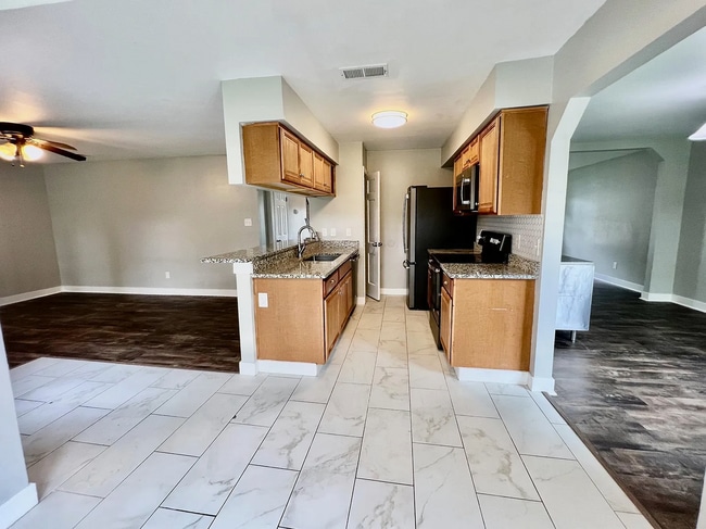 Building Photo - FOR RENT SALEM LAKES AREA VIRGINIA BEACH!
